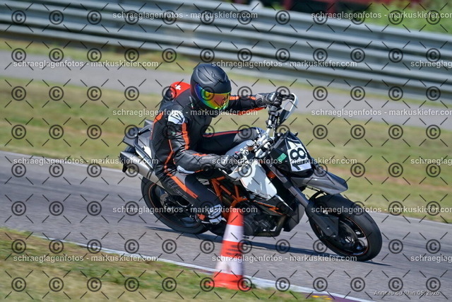 26BT02-0795 | markuskiefer.com - Realisiert mit Pictrs.com
