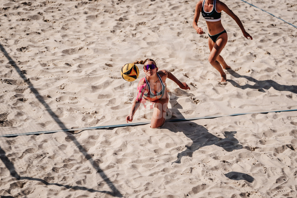 Beachvolleyball | Frauen | Allianz German Beach Tour 2025 | Tourstop Bremen | 13.06.2025 | Mila Jancar springt zum Ball