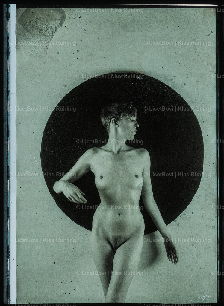 La Circonferenza | Scan of Polapan 36 instant film; 2021By-product of the performance series "io non sono giotto"With BloodysnoopyRecommended material: Alu-Dibond, Acrylic glass - Realisiert mit Pictrs.com