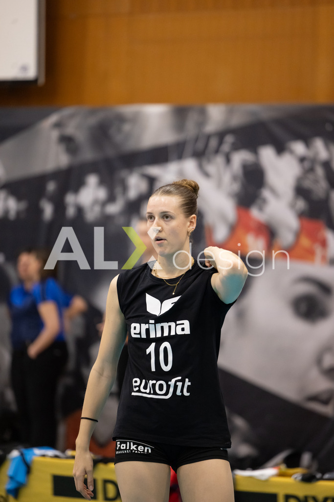 Volleyball I Frauen I Saison 2025-2026 I Volleyball NLA | Women I  Playoffs Finals 1/5 I viteos NUC - VC Kanti Schaffhausen I 06.04.2026 | 10 Maelle Corbach (CH) (VC Kanti Schaffhausen) – Diagonal - Realisiert mit Pictrs.com