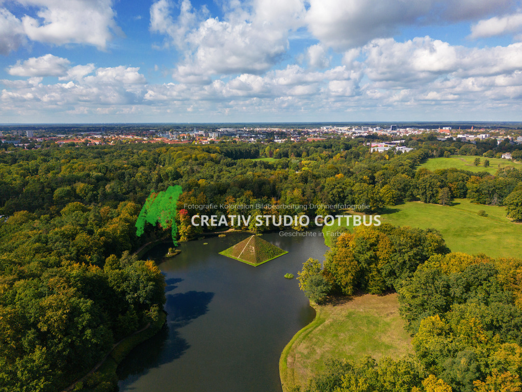 Branitzer Park in Cottbus | Der Branitzer Park oder auch Fürst-Pückler-Park in Branitz/Cottbus. Hier zu sehen die künstlich angelegte Wasserpyramide von Fürst Hermann Pückler - Realisiert mit Pictrs.com