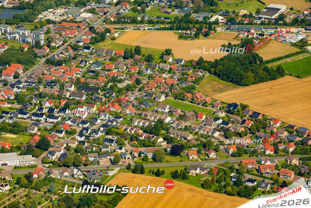 Schöne Luftaufnahme als Geschenk in Helpup Oerlinghausen - Die Luftbildaufnahme wurde 2025 vom UL-Flugzeug heraus erstellt ( keine Drohne ) - Hochauflösende Luftaufnahme -Nicht vergleichbar mit Google Maps oder Satelittenbilder- Die Geschenkidee !Mit Lizenz und Bildrechte bestellbar