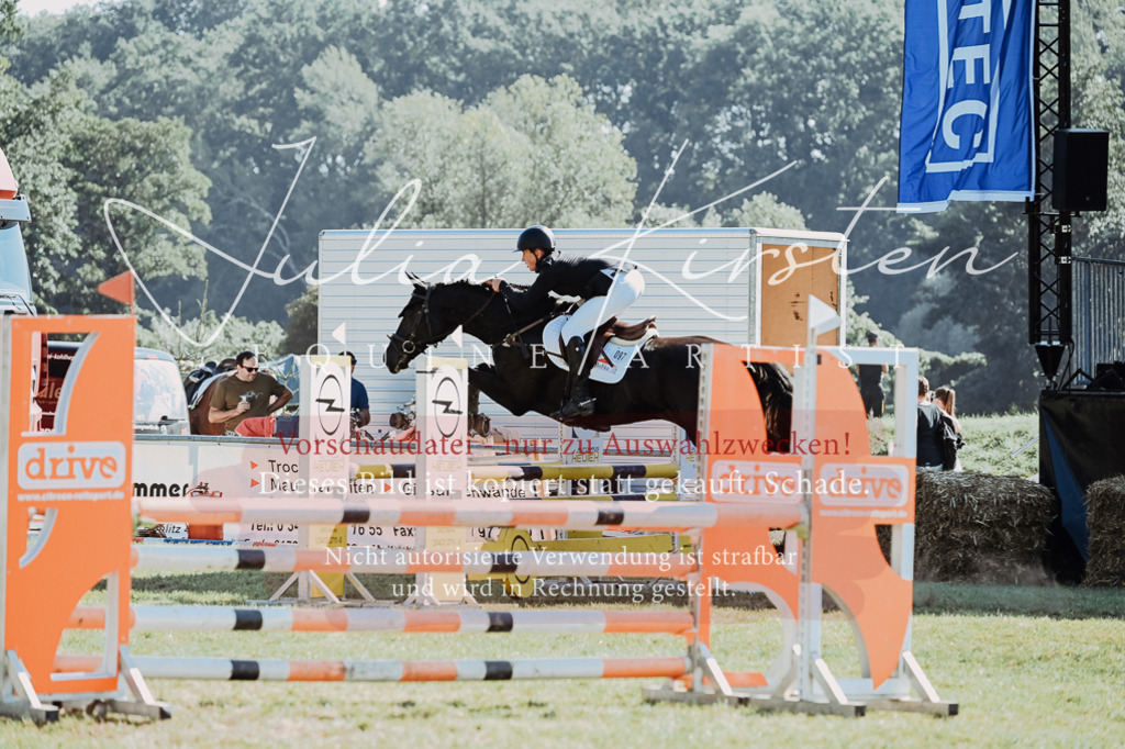 DSC_5741 | Pferde- und Turnierfotografie in Westsachsen. Pferdeportraits, Auftragszeichnungen und intuitive Kunst.