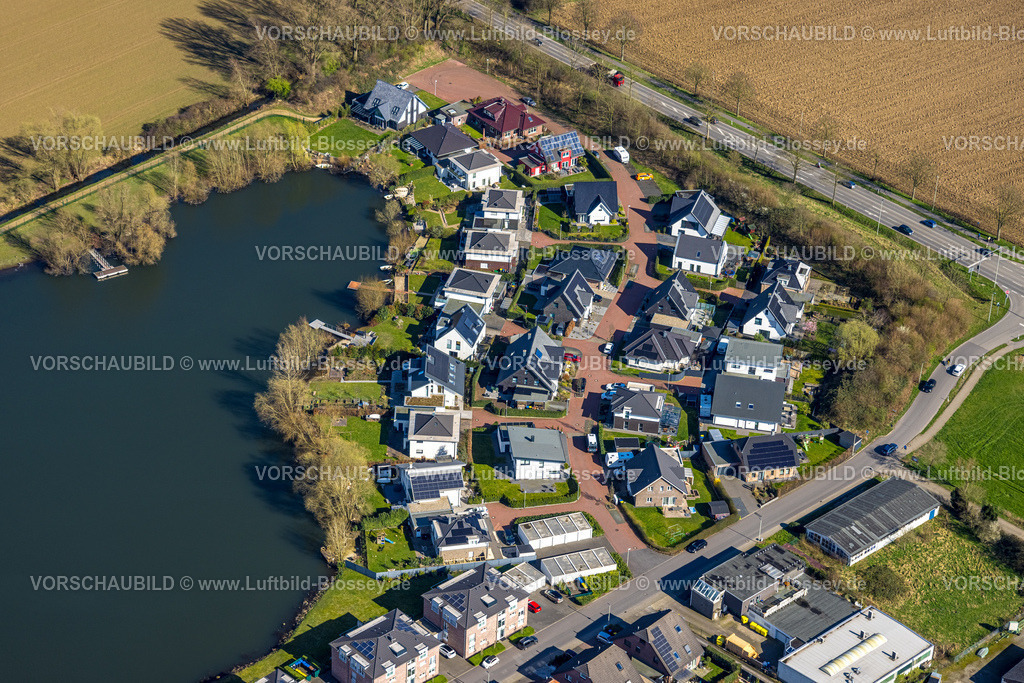 Rees240312696 | Luftbild, Nasse Loch See und Neubau Einfamilienhäuser Wohngebiet Am See, Rees, Nordrhein-Westfalen, Deutschland