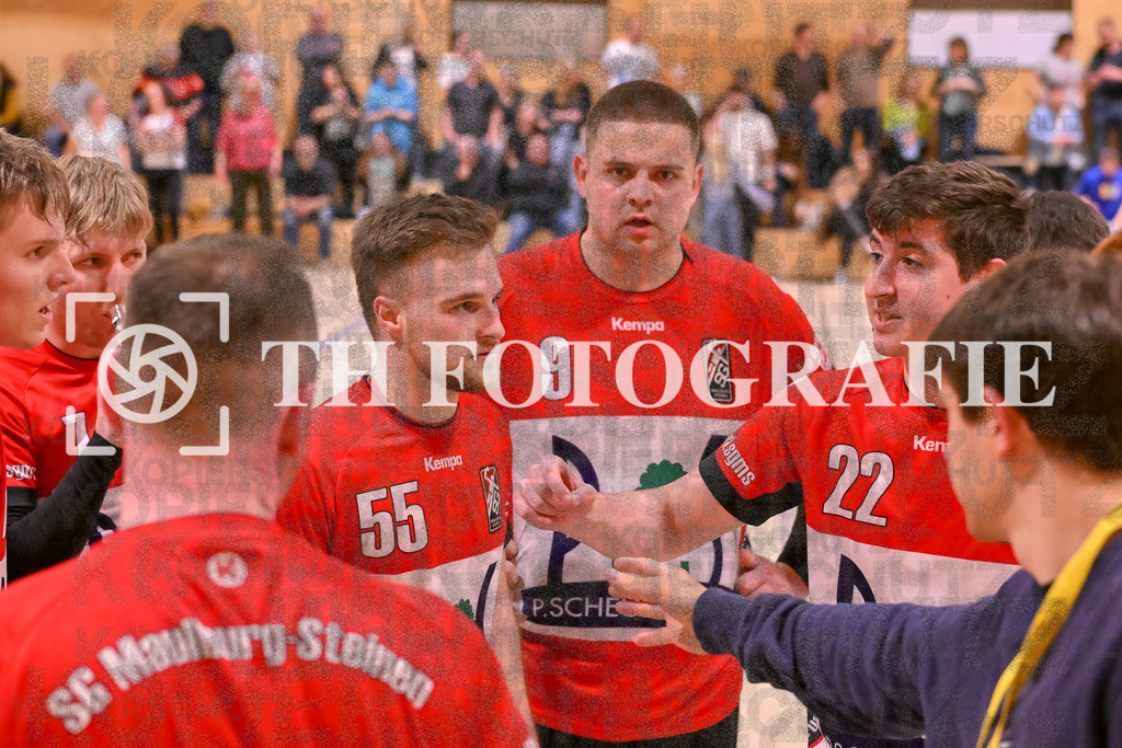 GER, SG Maulburg/Steinen - SG Walkirch/Denzlingen, Handball, Landesliga, 25. Spieltag, Saison 2023/2024, 27.04.2024 | Tim Lindner (SG Maulburg/Steinen, #09), Sean Hes (SG Maulburg/Steinen, #55), Niklas Ahrens (SG Maulburg/Steinen, #22)

GER, SG Maulburg/Steinen - SG Walkirch/Denzlingen, Handball, Landesliga, 25. Spieltag, Saison 2023/2024, 27.04.2024

Foto: TH Fotografie/Thomas Hess