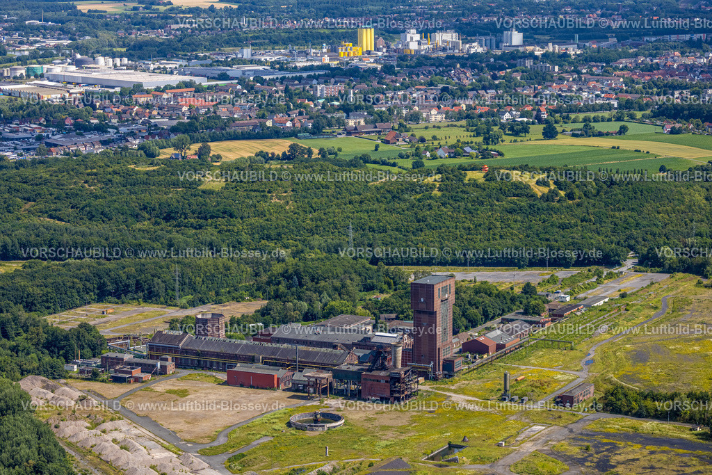 Hamm240706335 | Luftbild, CreativRevier Hamm, Hammerkopfturm an der ehemaligen Zeche Bergwerk Ost Heinrich Robert, Waldgebiet mit Kissinger Höhe, Fernsicht zum Hafen, Stadtbezirk Herringen, Hamm, Ruhrgebiet, Nordrhein-Westfalen, Deutschland