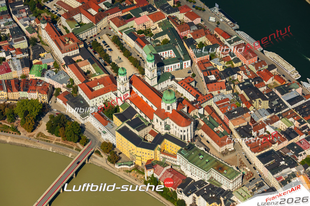 Luftaufnahme der Stadt Passau - Die Luftaufnahme wurde 2025 vom UL-Flugzeug heraus erstellt ( keine Drohne ) - Hochauflösende Luftaufnahme - für professionelle Ausdrucke geeignet. Die Geschenkidee !Mit Lizenz und Bildrechte bestellbar