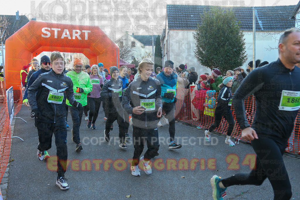 241201_1025_EX1_8103 | Sportfotografie im Rhein-Sieg Kreis, Köln, Bonn, NRW, Rheinland Pfalz, Hessen, etc. Unser Tätigkeitsfeld umfasst den Laufsport vom Volkslauf über den Marathon, Duathlon, Triathon bis zum Ultralauf wie Kölnpfad Ultra oder Schindertrail.