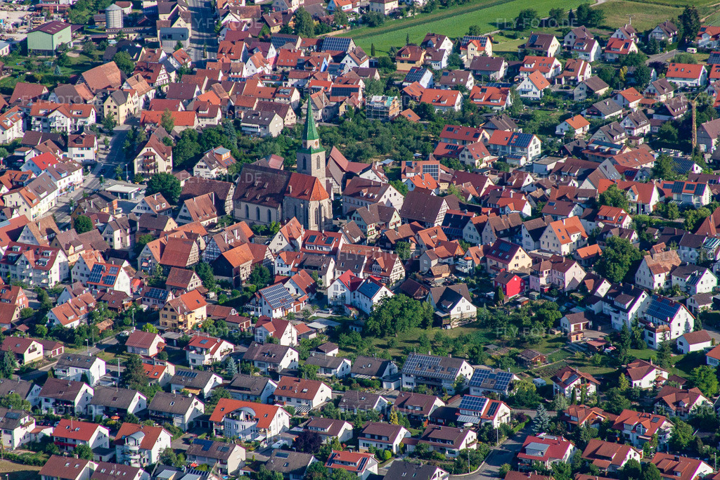 Luftbild: Ortsansicht der Straßen und Häuser der Wohngebiete im Ortsteil Entringen in Ammerbuch im Bundesland Baden-Württemberg in Deutschland. Foto: IMG_67729.jpg vom 09.06.2014 durch Werner Riehm/FLY-FOTO.de