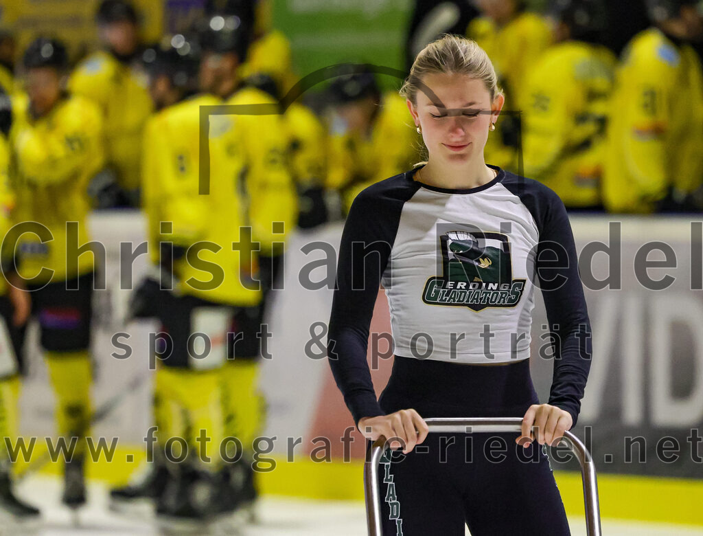 2025-12-28_093_TSV_Erding_gegen_onesto_Tigers_Bayreuth | Erding, Deutschland, 28.12.2025:Eishockey, Oberliga Süd 2025 / 2026, 31. Spieltag, TSV Erding gegen onesto Tigers Bayreuth, Endergebnis: 6:5 n.V.Foto: Christian Riedel / fotografie-riedel.net