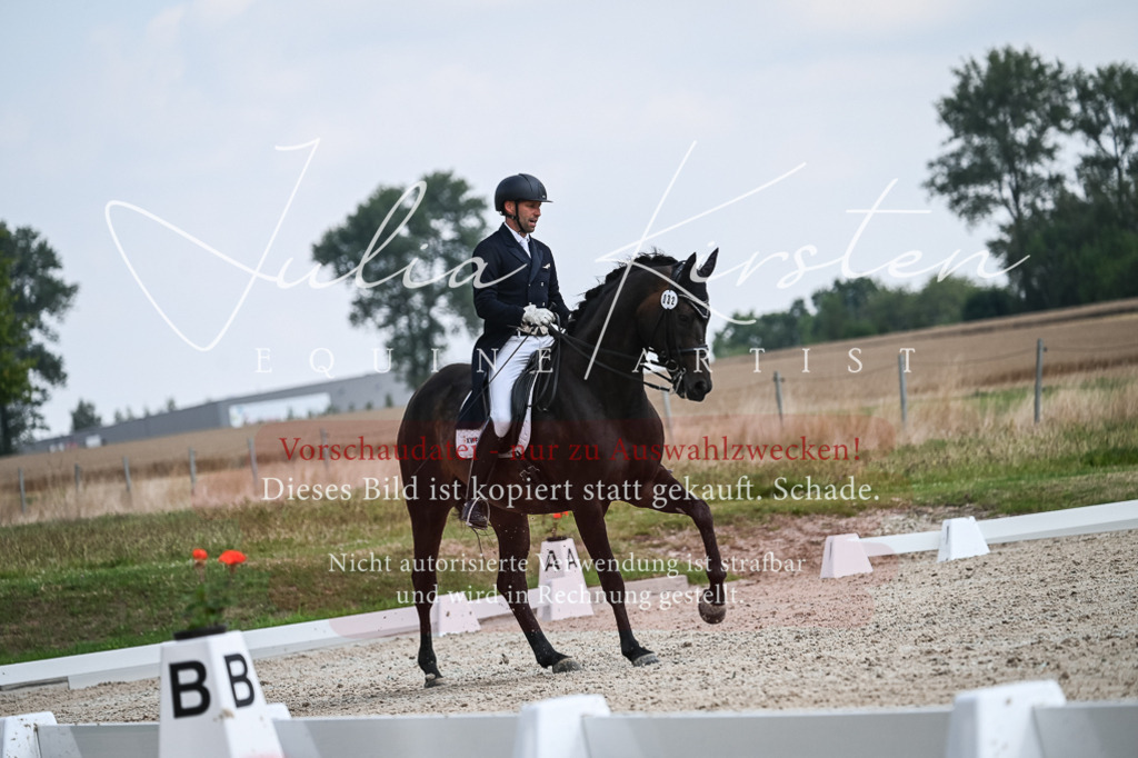 DSC_2388 | Pferde- und Turnierfotografie in Westsachsen. Pferdeportraits, Auftragszeichnungen und intuitive Kunst.
