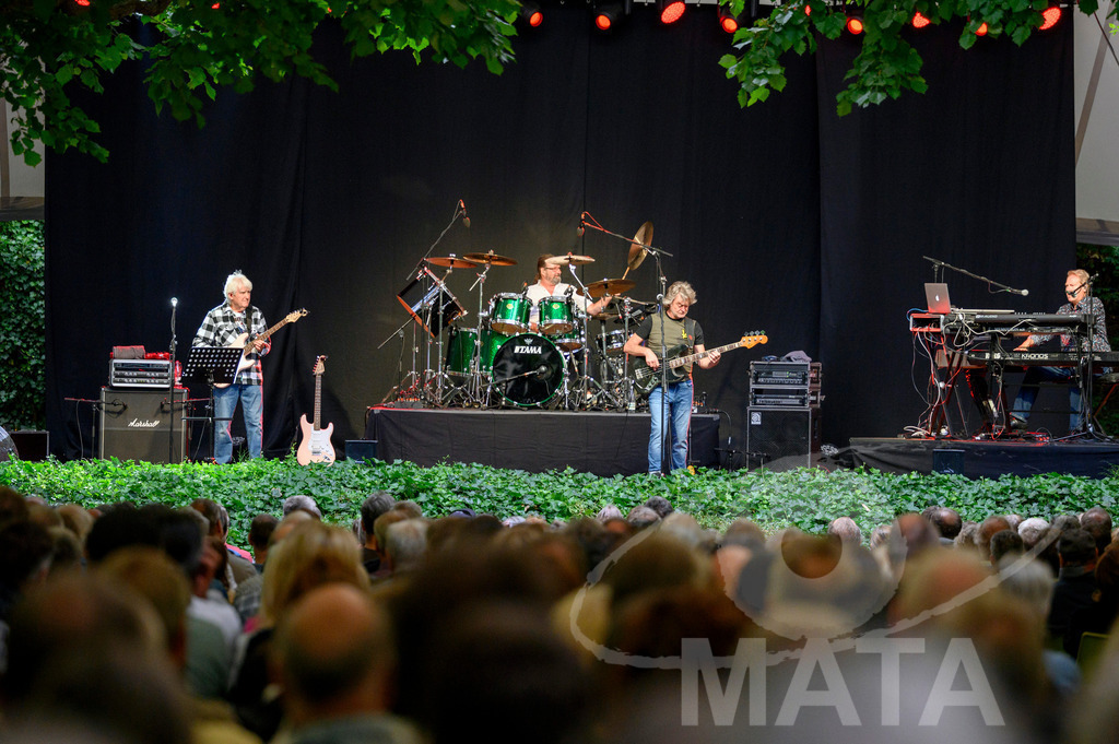 _DWI2440 | John Lees von John Lees' Barclay James Harvest live bei einem Konzert in Serenadenhof Nürnberg, 01.07.2023 - Realisiert mit Pictrs.com