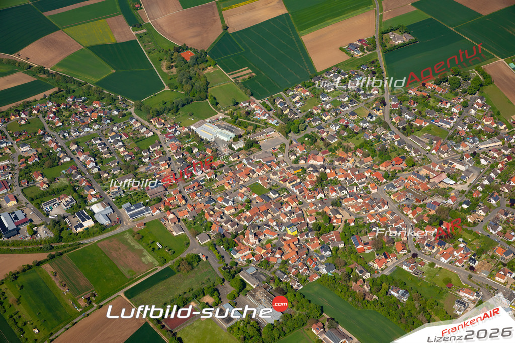 Das Luftbild zeigt : Dipbach Bergtheim - Die Luftaufnahme wurde 2024 vom UL-Flugzeug aus erstellt ( keine Drohne ) - Hochauflösende Luftaufnahme - Für grossformatige Ausdrucke geeignet. Die Geschenkidee !Mit Lizenz und Bildrechte bestellbar