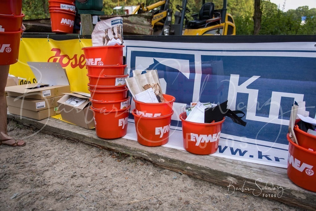 Siegerehrung_2026-06-27_15 | Stimmungsvolle Fotografie von Pferden, fotografische Begleitung von Veranstaltungen, Golfturnieren und Distanzritten - Realisiert mit Pictrs.com