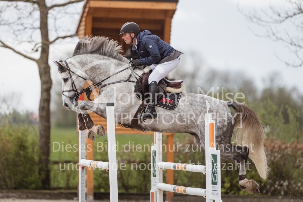 230425_Lemwerder_03SprPf-L-318 | Deine schönsten Turniermomente als professionelle Fotos! Entdecke hochwertige Pferdesport-Fotografie im Online-Shop. Jetzt Fotos finden & bestellen!
