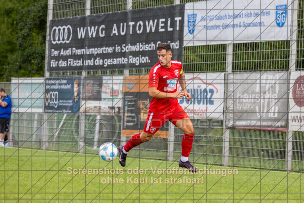 20250831_151413_0308 | #,TSG Salach (weiß) vs. SV Ebersbach (rot), Fußball, Bezirksliga - Bezirk Neckar/Fils, 02. Spieltag, Saison 2025/2026, Rasensportplatz, Staufenecker Straße, 73084 Salach, 31.08.2025 - 15:00 Uhr,Foto: PhotoPeet-Sportfotografie/Peter Harich