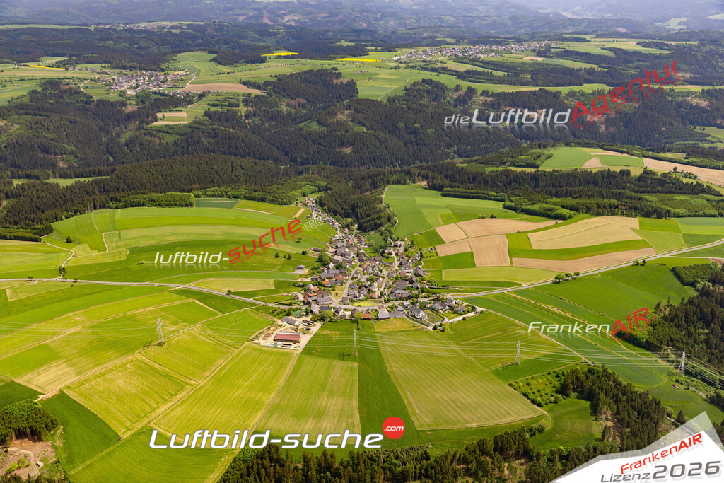 Die Luftaufnahme Lahm - Wilhelmsthal wurde 2022 vom Flugzeug aus (keine Drohne) erstellt. Hohe Auflösung -für große Poster und Wandbilder geeignet - Garantiert!
