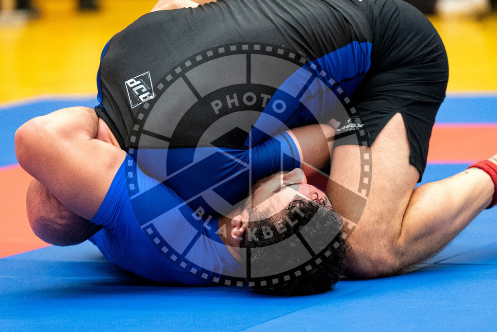 20231118PBB13215 | Fighters compete during the AJP Tour 600 Frankfurt Championship in Frankfurt/Main, Germany, on November 18, 2023.