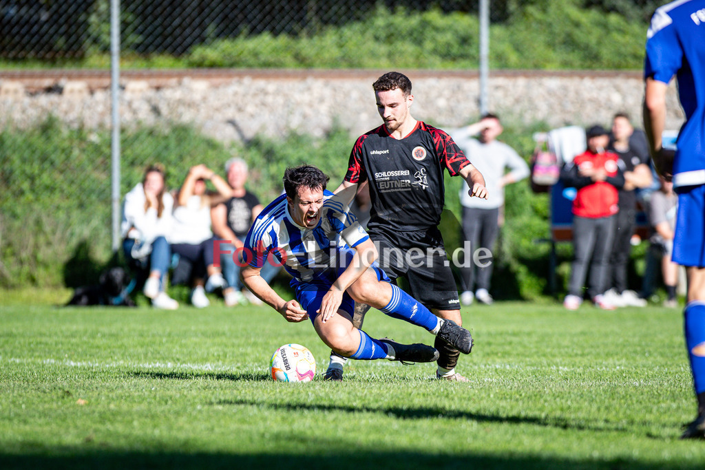 SV Unterhausen gegen FSV Höhenrain II | Fußball Herren A-Klasse Gruppe 5 Zugspitze 2024/25 7. Spielttag, SV Unterhausen gegen FSV Höhenrain II, 20250914,Zweikampf,2025-09-14 in Unterhausen (Sportplatz Obersöchering), Florian BRÜCKLMEIER (FSV Höhenrain II Kapitän 9), Yannick HARTL (SV Unterhausen 3)Copyright: WolfgangxLindner www.foto-lindner.de