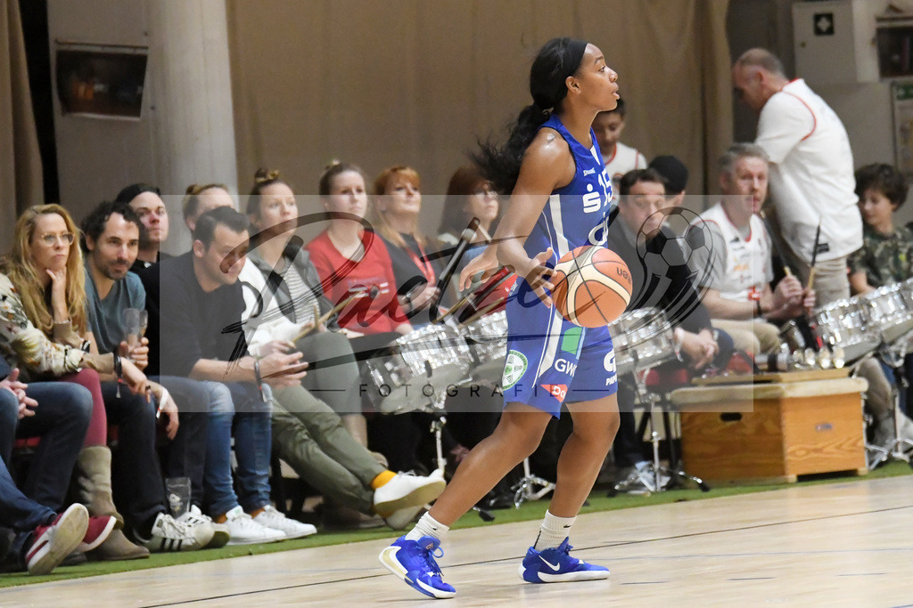 20200126_PANHAL_0045 | Basketball, Frauen: Cori Coleman (GISA LIONS SV Halle) in Aktion, am Ball, Einzelaktion beim Spiel der Toyota DBBL zwischen GiroLive-Panthers Osnabrück vs. GISA LIONS SV Halle am 26.01.2020 im Panthers Dome in Osnabrück, Deutschland.(Foto von Nico Paetzel) - Realisiert mit Pictrs.com