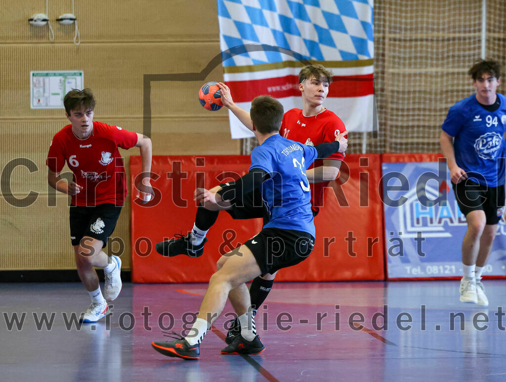 2022-12-17_032_SV_Anzing_gegen_TSV_Simbach | Anzing, Deutschland, 17.12.2022:
Handball, Bayernliga männliche A-Jugend 2022 / 2023, 9. Spieltag, SV Anzing gegen TSV Simbach, Endergebnis: 39:30

Philipp Staniek (TSV Simbach, #32), Paavo Hofmann (SV Anzing, #11)

Foto: Christian Riedel / fotografie-riedel.net