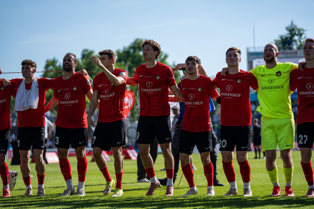 Stuttgarter Kickers vs. SG Sonnenhof Großaspach, Fussball, WFV-Pokal, Finale, 23.05.2026 | Team jubelt nach Abpfiff mit Fans, Zuschauern und Verantwortlichen,Stuttgarter Kickers vs. SG Sonnenhof Großaspach, Fussball, WFV-Pokal, Finale, 23.05.2026