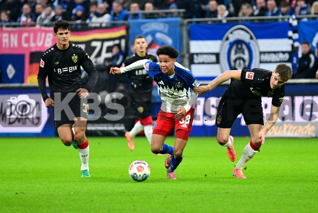 KBS Picture_HSV-Stuttgart_040 | v.l. Andres Baixauli Jose Maria (VfB Stuttgart) , Rossing-Lelesiit Alexander (HSV) , Hendrike Ramon (VfB Stuttgart) ,Sportplatz :  Volksparkstadion, - Realisiert mit Pictrs.com