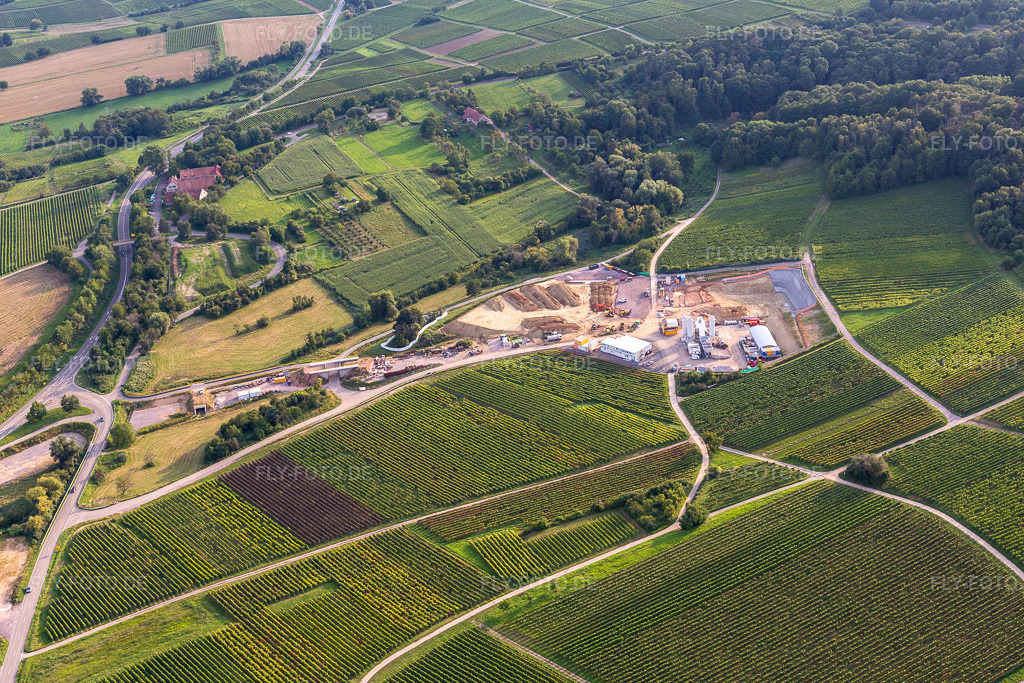 Luftbild: Baustelle des Tunnelportals Ost für den Astrid-Tunnel zur Unterquerung und Ortsumgehung von Bad Bergzabern zwischen B38 (Weinstraße) und B427 (Kurtalstraße) in Dörrenbach im Bundesland Rheinland-Pfalz in Deutschland.Foto: IMG_128429.jpg vom 21.08.2021 durch Werner Riehm/FLY-FOTO.deBemo: - BEMO Tunnelling GmbHLandesbetrieb Mobilität Rheinland-PfalzStadt Bad BergzabernHerrenknecht AG - Pioneering Underground Together