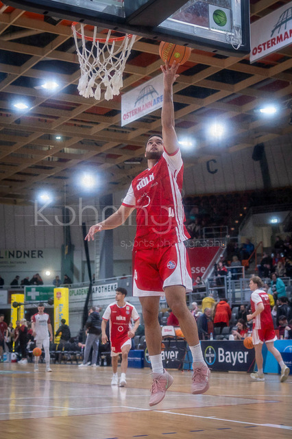 Barmer 2. Basketball Bundesliga ProA: Bayer Giants Leverkusen vs. RheinStars Koeln, 04.04.26 | Leverkusen, 04.04.26 - Zachary Richard Watson (RheinStars Köln, 4) beim Aufwärmen während des Spiels der Barmer 2. Basketball Bundesliga ProA: Bayer Giants Leverkusen vs. RheinStars Koeln in der Ostermann Arena in Leverkusen.