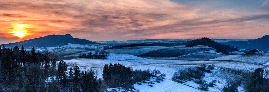 Pano Mägdeberg | Rothenburg ob der Tauber. Nur hier gibt es Exklusive und passend zur Jahreszeit Ihr Wandbild, T-Shirt, Tasse und alles was das Rothenburg Herz begehrt. - Realisiert mit Pictrs.com