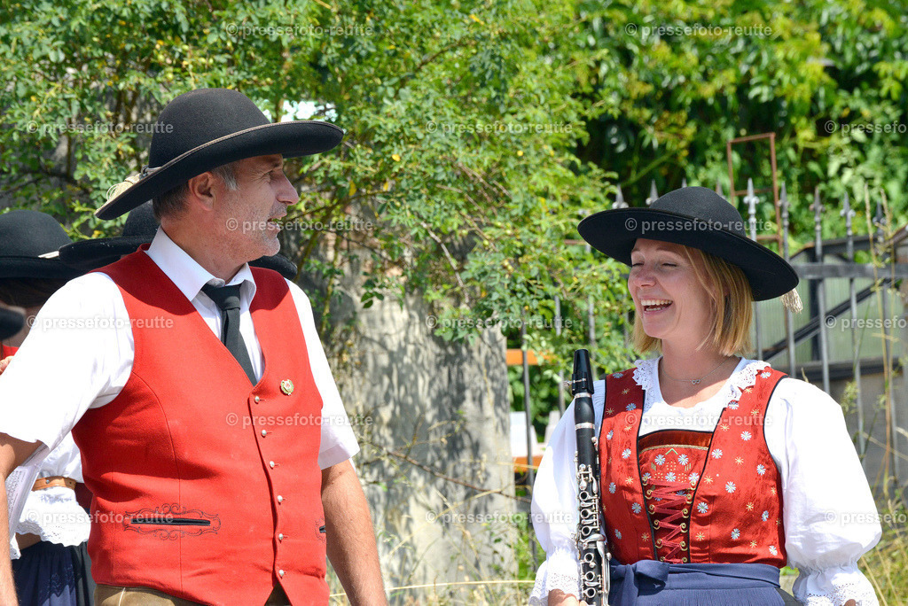 VORABIMPRESSION-news-2022-Juli24-Bezirksschuetzenfest-Elbigenalp-D8-WTV_3686 | Info aus dem Bezirk Reutte/Ausserfern Tirol sowie eine umfangreiche Bilddatenbank über die gesamte Region: Lechtal, Talkessel Reutte, Tannheimertal, Zwischentoren. Lech, Plansee, Zugspitze, Grenztunnel, B179, Fernpassstraße, Verkehr, Lawinen, Tradition, - Realisiert mit Pictrs.com