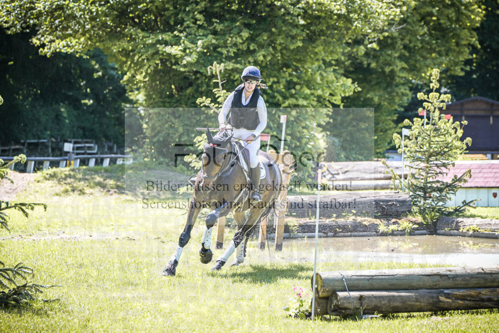 DOS_3033 | Entdecke hochwertige Reitturnierfotos von Foto Oger. Professionell, emotional und authentisch – jetzt Lieblingsmomente im Shop bestellen.Deutschlandweite Turnierfotografie. - Realisiert mit Pictrs.com