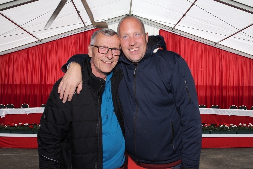 top-top.de 240928-180 | Foto, Video, Fotografie, Videografie, Fotobox, DJ, Discjockey, Musik, Musikbox, Veranstaltung, Photobooth, Amazon, Ebay, Buchtipp, Bestseller, Autor, Verlag, Buch, Wesel, Hamminkeln, NRW, Dinslaken, Rees, Drohne, Hochzeit, Party, Fotobox, Wesel, Fotograf