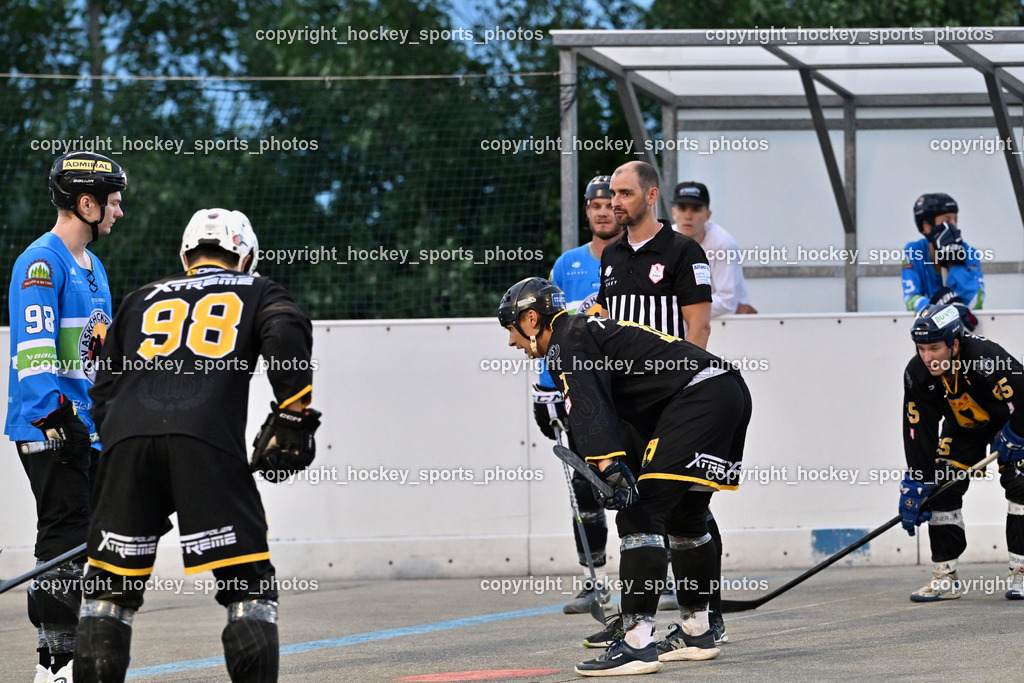 ASKÖ Hockey Villach vs. VAS Ballhockey  | #98 Smoliner Tobias VAS Villach, #98 MAXA Alexander ASKÖ Villach Hockey, #11 Potocnik Luca VAS Villach, Kummer Stefan Referee, ASKÖ Hockey Villach vs. VAS Ballhockey , ASKÖ Hockey Villach vs. VAS Ballhockey  am 06.07.2025 in Villach (Alpen Arena ), Austria, (Photo by Bernd Stefan)