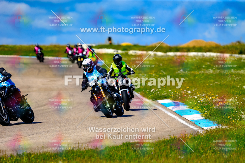 037-5882 | Hier findet Ihr Bilder von Touristenfahrten auf der Nürburgring Nordschleife oder von anderen Veranstaltungen die ich besucht habe. Viel Spass beim Durch Schauen 