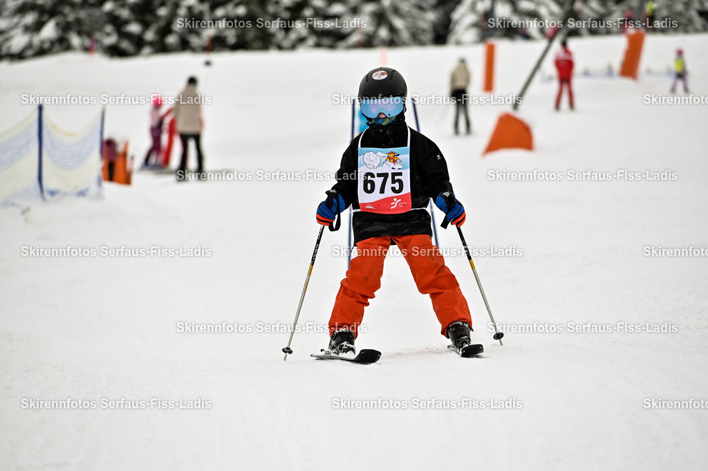 SRF_20.02.2026_0757 | Skirennfotos,Serfaus,Fiss,Ladis,Kinderskirennen,Winter,Tirol,Oberland,skirace,SFL,feelfree,weil wir's genießen,ski,Ski,skifahren,Sonnenplateau, - Realisiert mit Pictrs.com