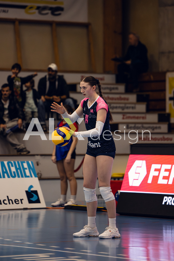 Volleyball I Frauen I Saison 2025-2026 I Volleyball NLA | Women I Round 14 I VC Kanti Schaffhausen - NLZ Volleyball Academy Zürich I 16.01.2026 | NLZ Volleyball Academy Zürich - 14 Julie Hänni (CH) – Zuspiel - Realisiert mit Pictrs.com
