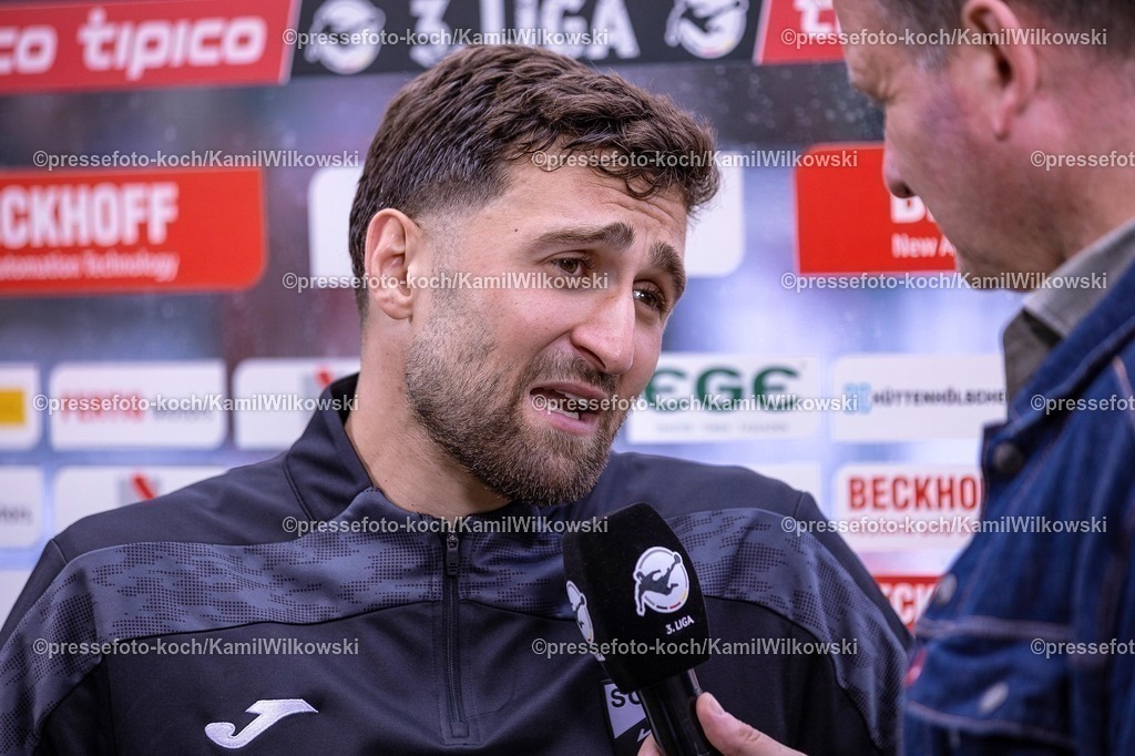 xKWIx30082502033 | 30.08.2025, xkwix, Fußball, Dritte Liga, SC Verl - MSV Duisburg, Sportclub Arena: Berkan Taz (SC Verl #10) nach der Niederlage im Interview