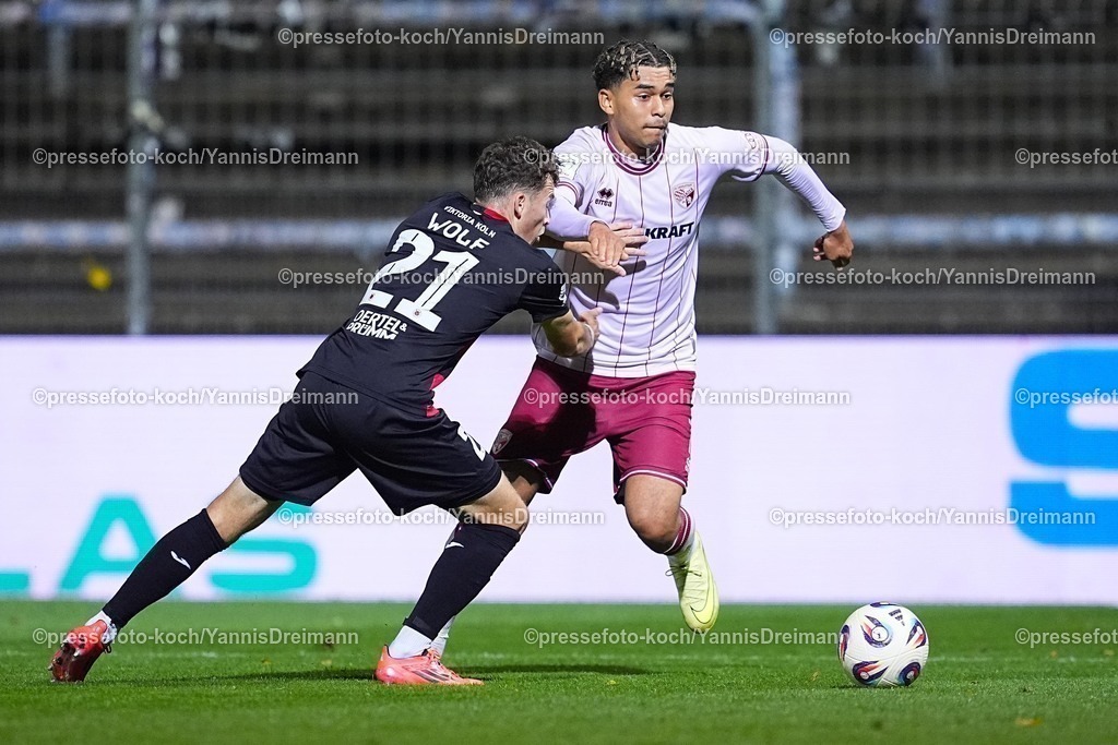 xYDR31102501023 | 31.10.2025, xydrx, Fußball, 3.Liga, FC Viktoria Köln - FC Ingolstadt 04, Saison 2025 2026, Sportpark Höhenberg: Lucas Wolf (FC Viktoria Köln #21) im Zweikampf gegen Yann Sturm (FC Ingolstadt #7)  DFB regulations prohibit any use of photographs as image sequences and or quasi-video.