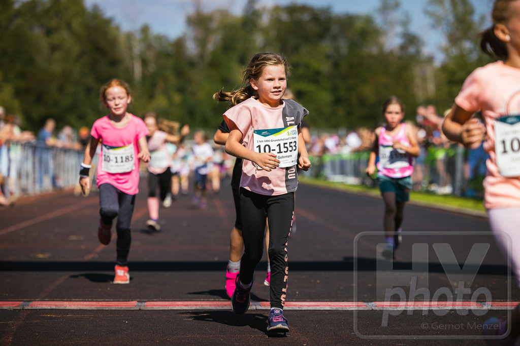 16. Hoywoj-CityLauf im Sportforum Hoyerswerda - 16.09.2023 | 1km VBH-Grundschul-Lauf 2. Klassen - Realisiert mit Pictrs.com