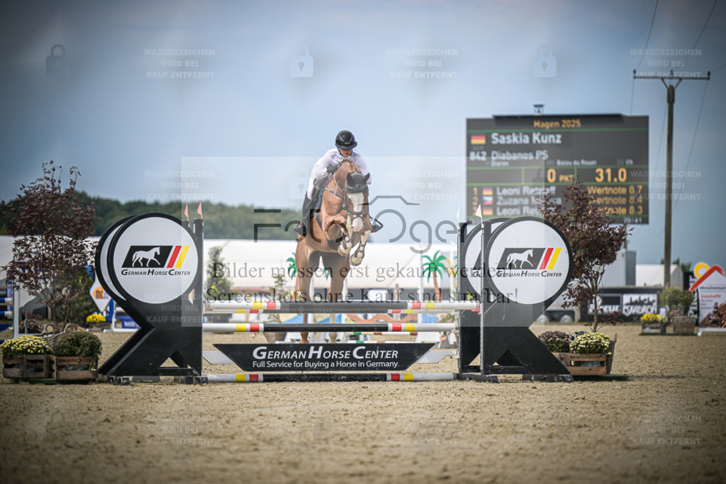 DOS_4259 | Entdecke hochwertige Reitturnierfotos von Foto Oger. Professionell, emotional und authentisch – jetzt Lieblingsmomente im Shop bestellen. - Realisiert mit Pictrs.com