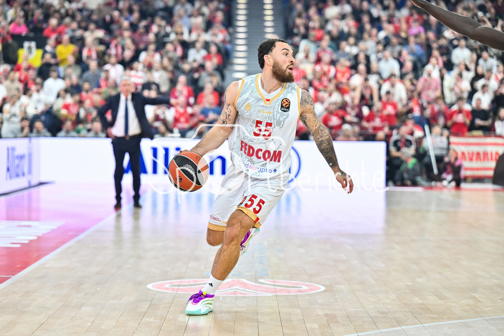 FC Bayern Basketball - AS Monaco Basket | MUNICH, GERMANY - 05. FEBRUARY: am Ball Mike JAMES (AS Monaco Basket 55)/ Einzelfoto / Freisteller während dem Match zwischen dem FC Bayern Basketball und dem AS Monaco Basket am 27. Spieltag der EuroLeague im SAP GARDEN
