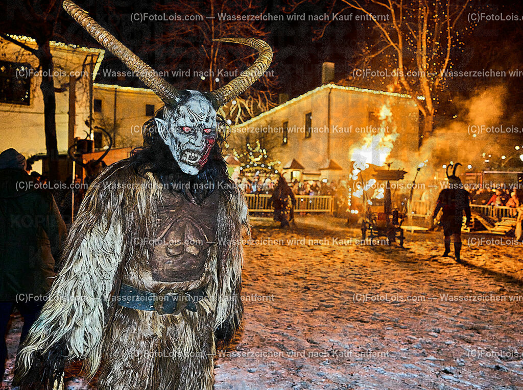 ALP9705_Wieselburger ADVENT_Wintersonnenwende_Perchtenlauf | (C)FotoLois.com, Alois Spandl, Wieselburger Advent, Wintersonnenwendfeier mit Umzug durch die Stadt, Sonnenwendfeuer und Perchtenlauf mit Show im Schlosspark, Mitwirkung der Partnergemeinde EINBECK, Sa 17. Dezmber 2022.