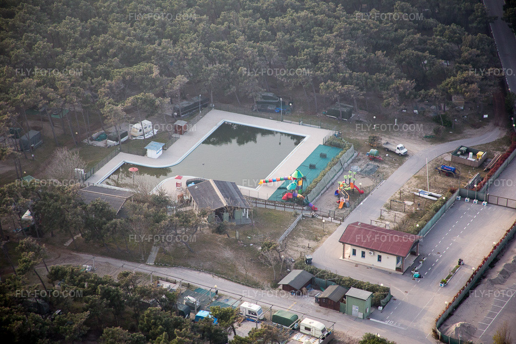 Aerial view: View of the town in Caleri in the state Veneto, Italy. – Photo: IMG_087616.jpg taken on 04/06/2016 by Werner Riehm/FLY-FOTO.com – Resolution of the original: 5472 x 3648 px
