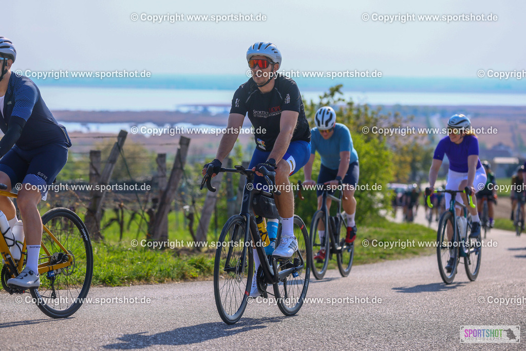 TRA_0626 | Neusiedlersee Radmarathon 2026@sportshot_your_pictrs #yourpictures#roadtowm2029 #nrm #neusiedlerseeradmarathon #neusiedlersee #neusiedlerseetourismus #burgenland #mörbisch #nrm26 #burgenlandtourismus #voglundco #poweredbyburgenlandtourismus #radsport #rad #marathon #ucigranfondo #visitburgenland #ucigranfondoworldseries
