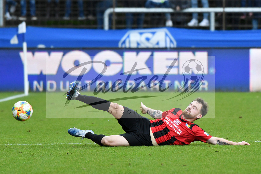 20200201_MEPCHE_0106 | Fußball, Herren: Pascal Itter (Chemnitzer FC) in Aktion, am Ball, Einzelaktion waehrend des Spiels der 3. Liga zwischen SV Meppen und Chemnitzer FC in der Haensch-Arena am 01.02.2020 in Meppen, Deutschland. DFB / DFL REGULATIONS PROHIBIT ANY USE OF PHOTOGRAPHS AS IMAGE SEQUENCES AND/OR QUASI-VIDEO. - Realisiert mit Pictrs.com