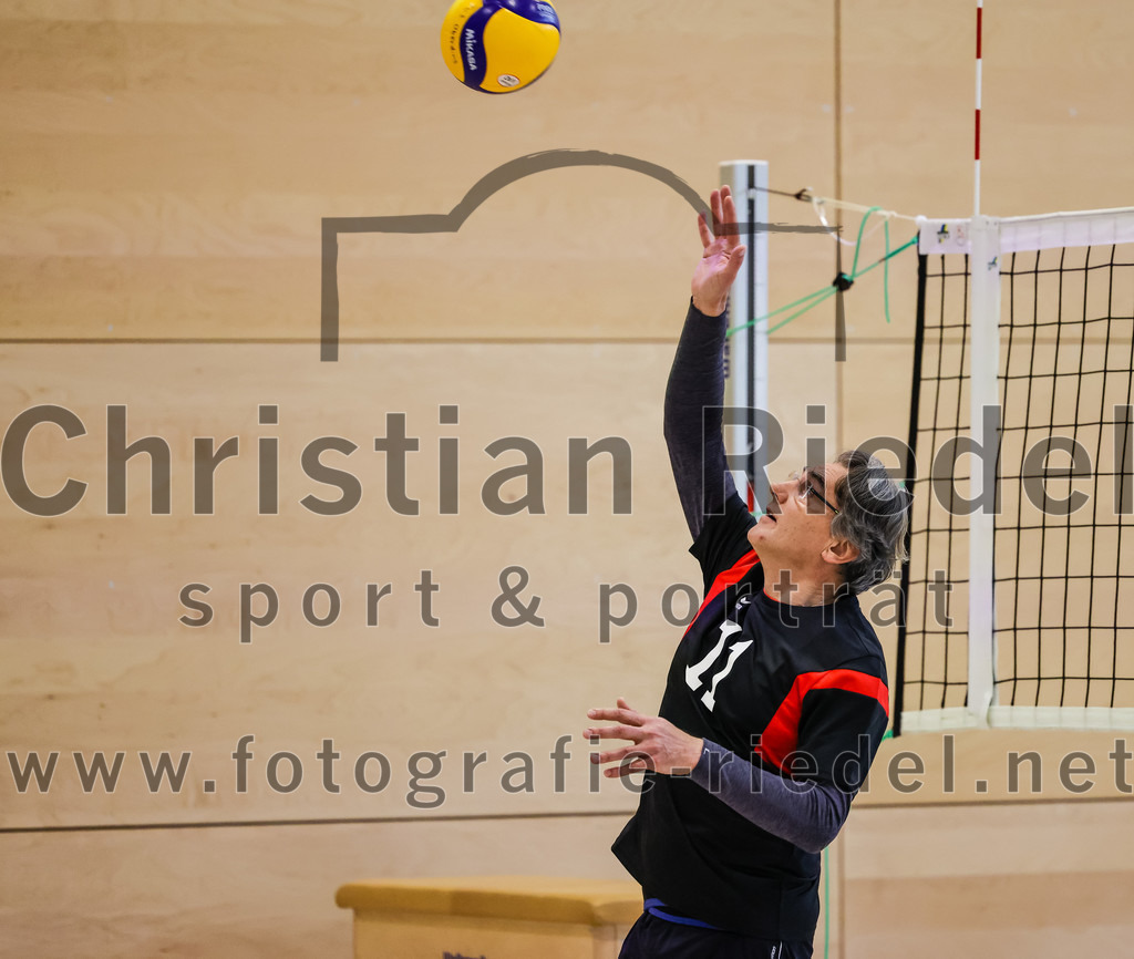 2021-11-27_018_TuS_Oberding_II_gegen_MTV_1881_Ingolstadt_III | Oberding, Deutschland, 27.11.2021:
Volleyball, Kreisliga 2021 / 2022, 5. Spieltag, TuS Oberding II gegen MTV 1881 Ingolstadt III, Endergebnis: 3:2

Gregor Bartkowski (TuS Oberding, #11)

Foto: Christian Riedel / fotografie-riedel.net