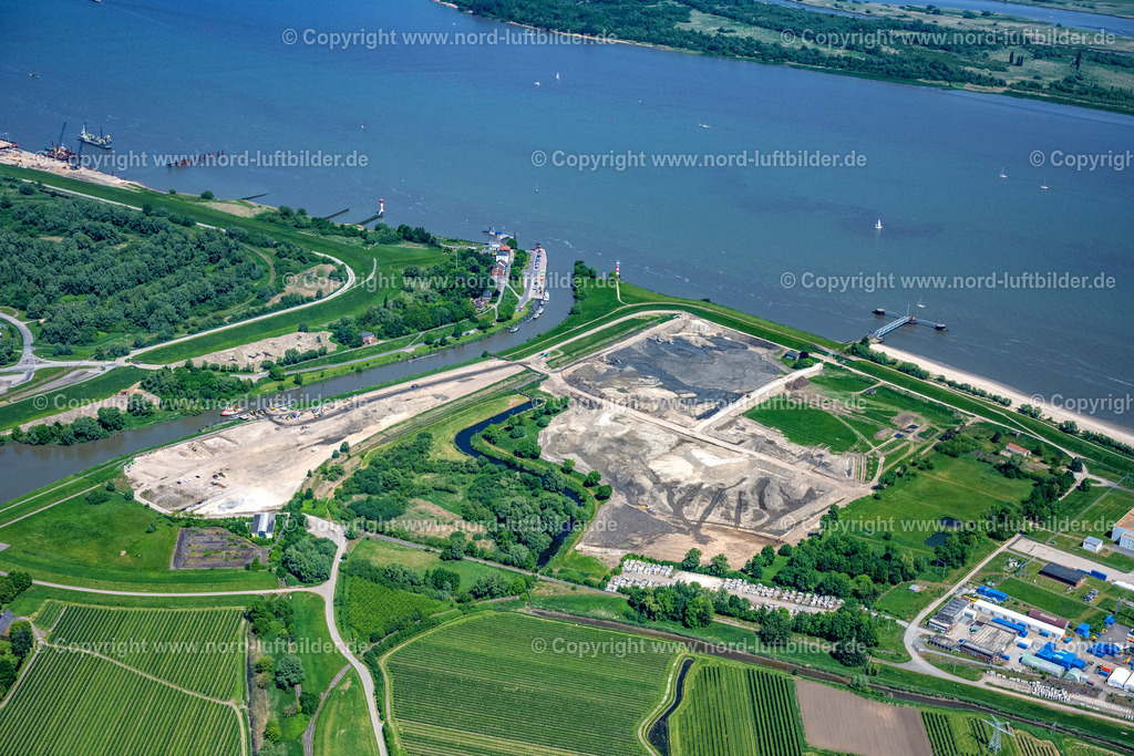 Stade_Stadersand_Sandpolster_Lng_Ablageort_ELS_8237280523 | STADE 28.05.2023 LNG Flüssiggas Terminal Elbschlick Verschiffung auf den ehemaliegen Salinengelände in Stadersand in Stade im Bundesland Niedersachsen, Deutschland. Weiterführende Informationen bei: AOS Aluminium Oxid Stade GmbH,  Dow Deutschland Anlagengesellschaft mbH,  Hafenbetriebs GmbH & Co. KG,  Hanseatic Energy Hub GmbH. // LNG liquid gas terminal Elbschlick shipping on the former saltworks site in Stadersand in Stade in the state Lower Saxony, Germany. Further information at: AOS Aluminium Oxid Stade GmbH,  Dow Deutschland Anlagengesellschaft mbH,  Hafenbetriebs GmbH & Co. KG,  Hanseatic Energy Hub GmbH. Foto: Martin Elsen