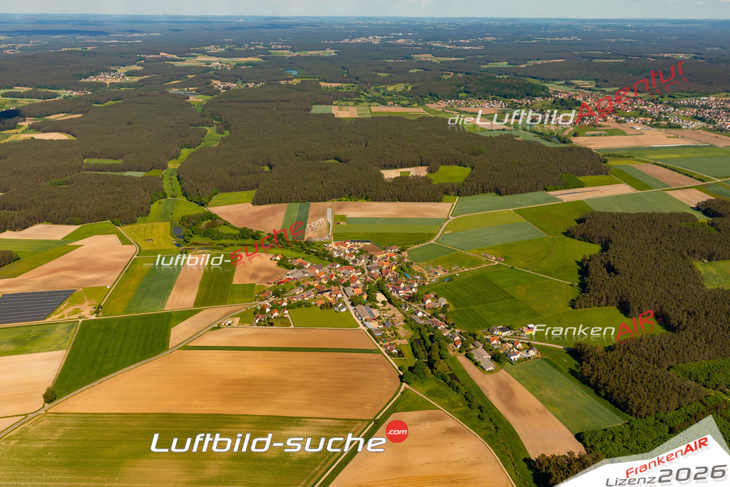 Das Luftbild zeigt : Ebersbach Abenberg - Die Luftaufnahme wurde 2024 vom UL-Flugzeug aus erstellt ( keine Drohne ) - Hochauflösende Luftaufnahme - Für grossformatige Ausdrucke geeignet. Die Geschenkidee !Mit Lizenz und Bildrechte bestellbar