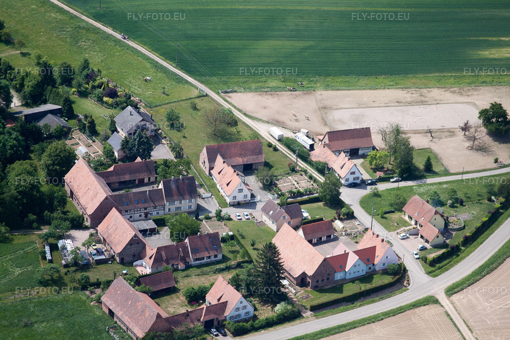 Vue aérienne: Vue de la ville à Schleithal dans le département Bas Rhin, France. Photo: IMG_40979(40958).jpg prise le 08/05/2011 par Werner Riehm/FLY-FOTO.eu – Résolution de l'original: 4752 x 3168 px